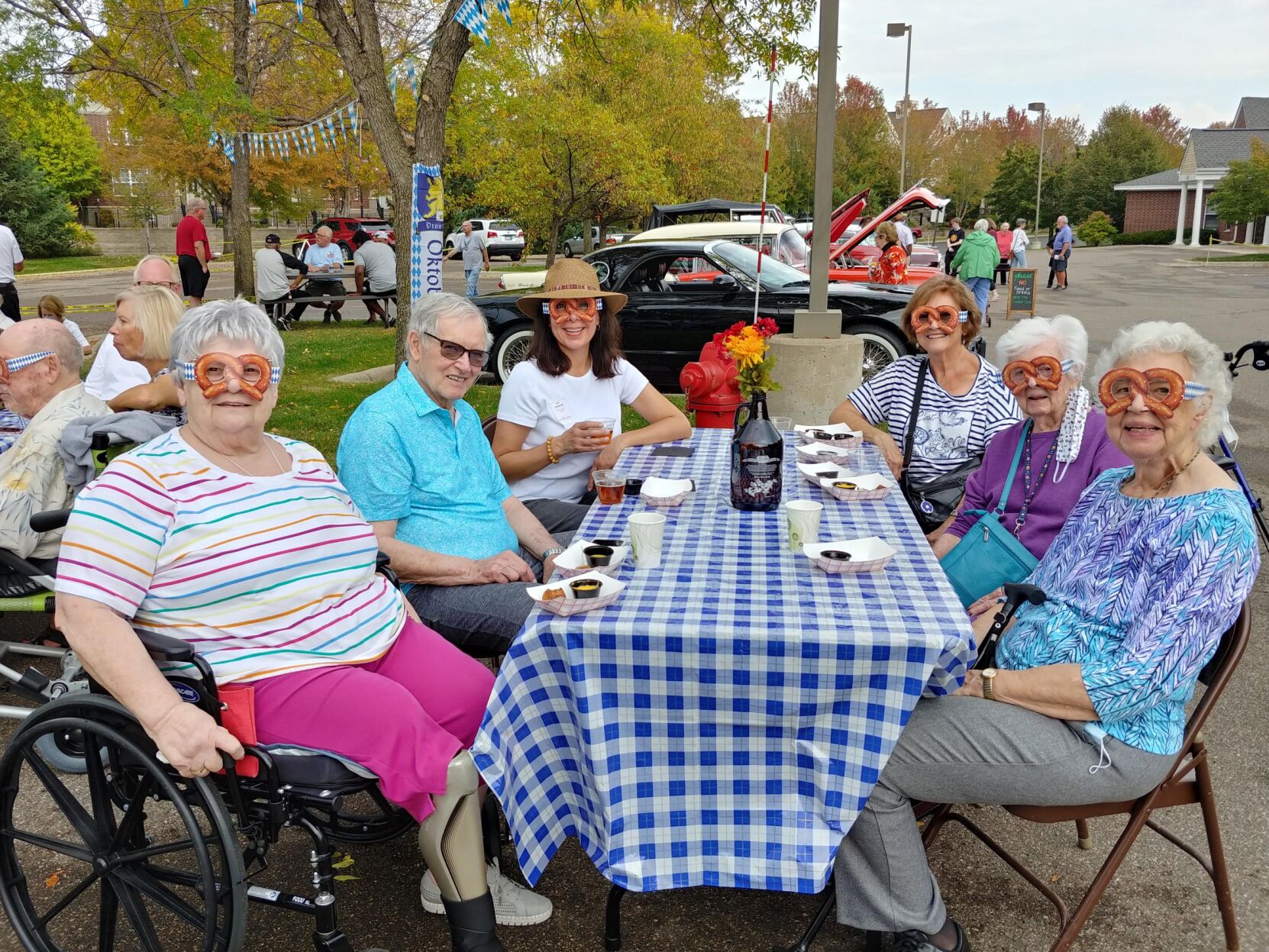 From left: Pat Bednarczyk, Andy Bednarczyk, Kim Carlander, Linda Schiltz, Norma Anderson, and Betty Van Someren shared smiles and good times at the event.